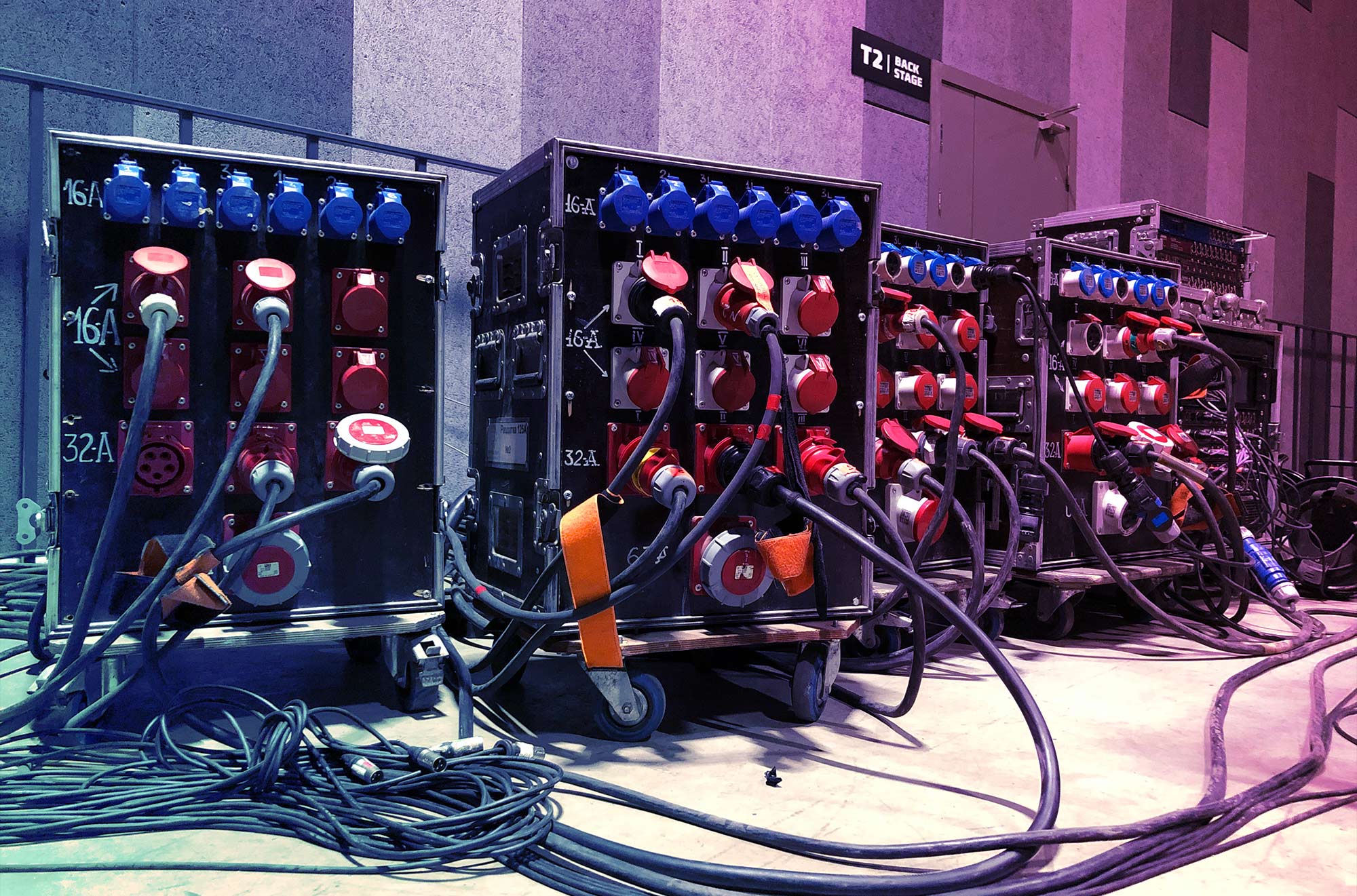 Distribution électrique scénique — alimentation son lumière backline